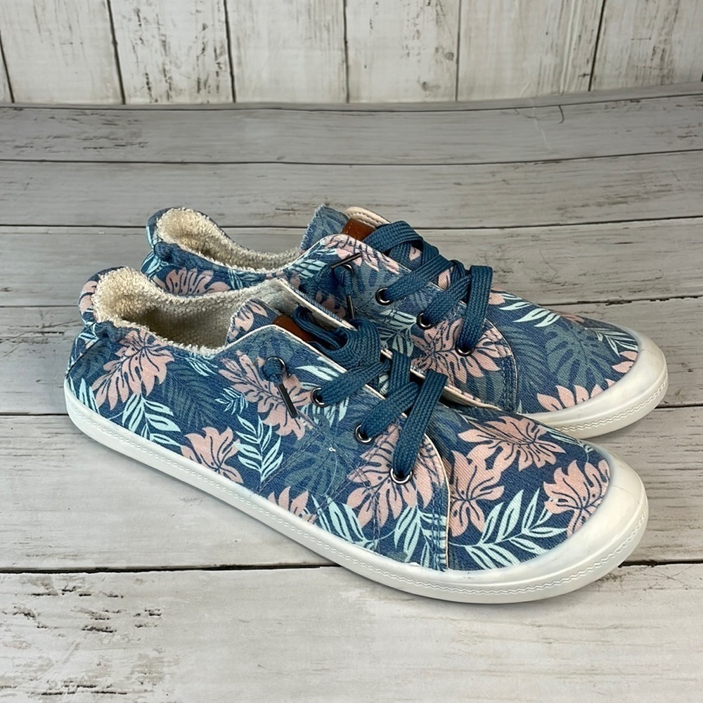 NWOT Vintage Havana Hang Out Blue Floral Sneakers